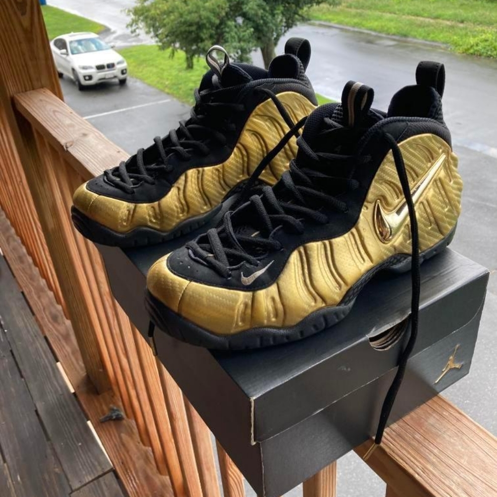 Nike foamposite metallic gold size 9.5